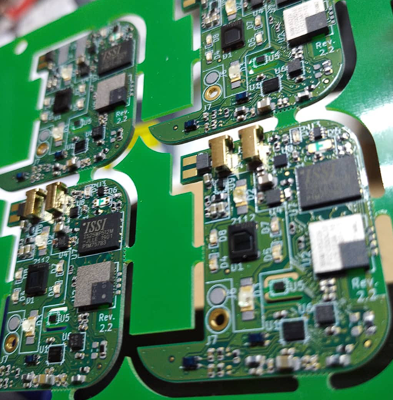 Assembled IoT boards with communication modules
